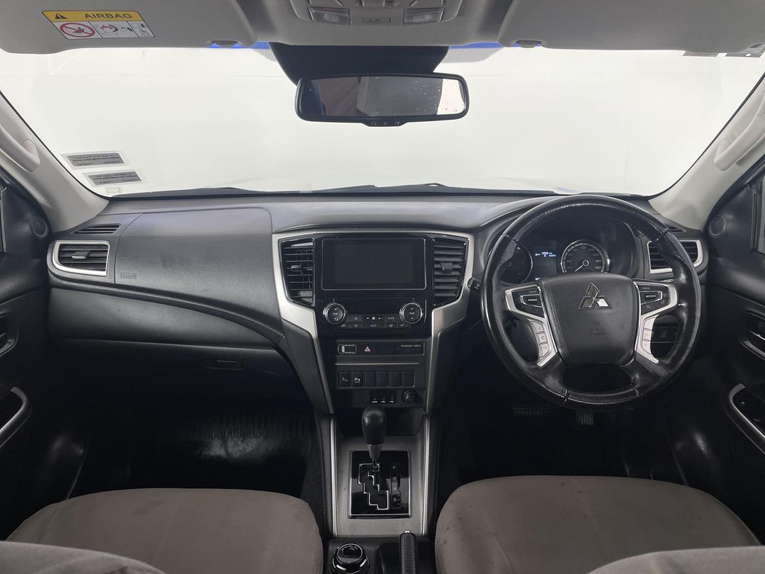 Photo '17' of Mitsubishi Triton