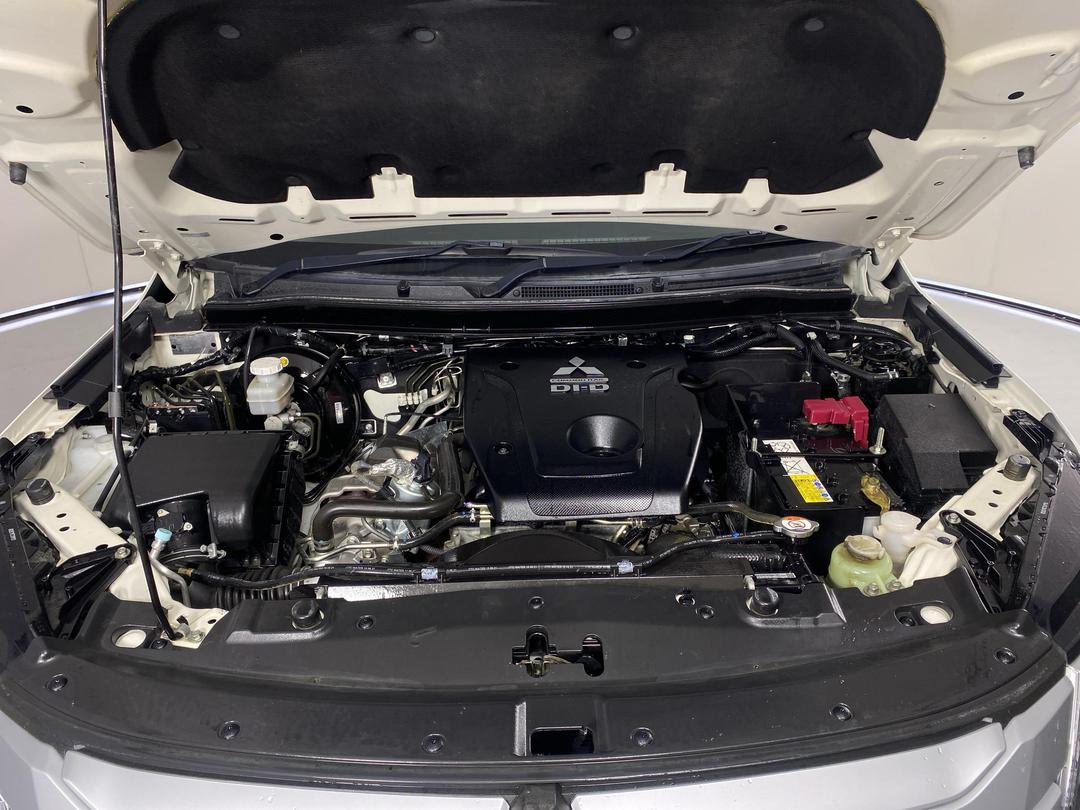 Photo '13' of Mitsubishi Triton