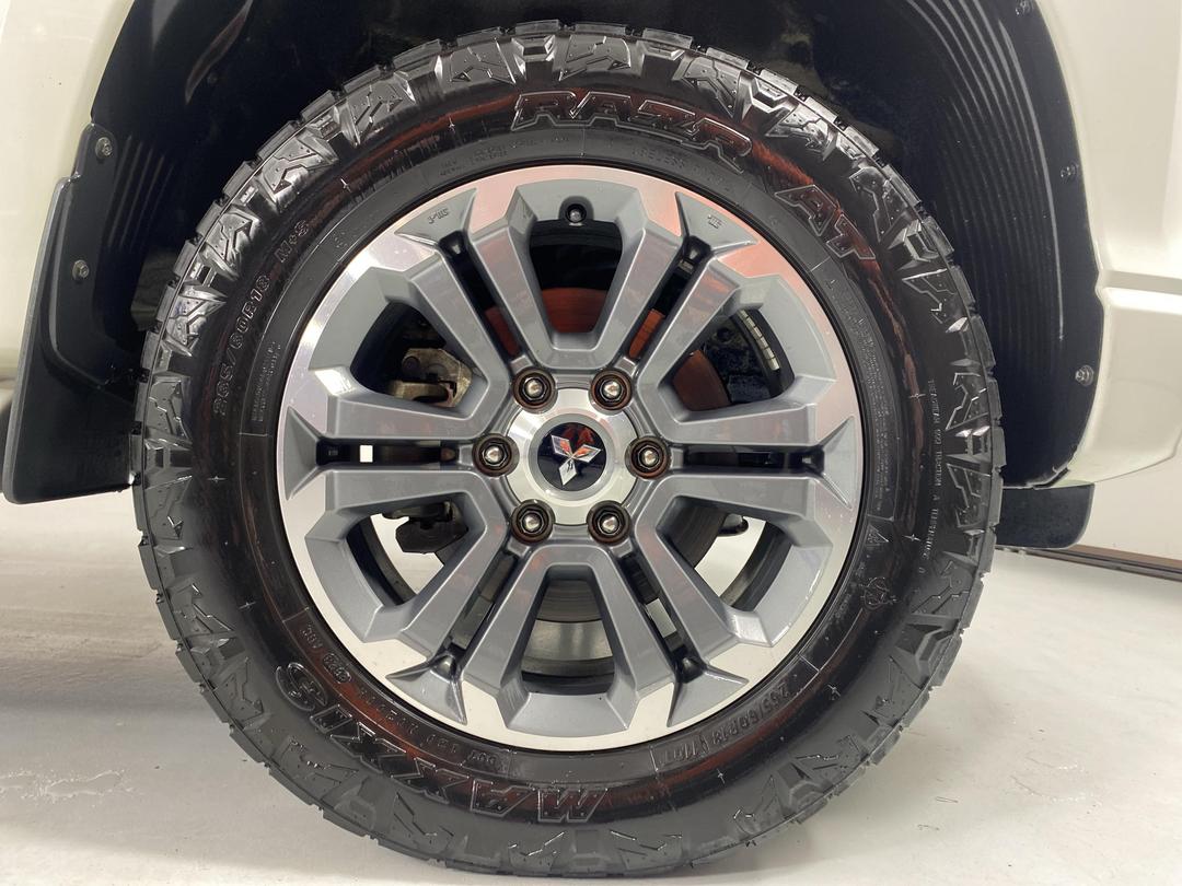 Photo '9' of Mitsubishi Triton