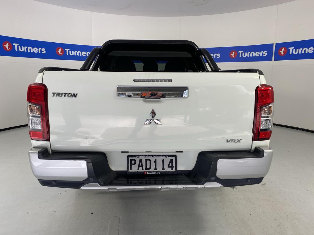 Photo '6' of Mitsubishi Triton