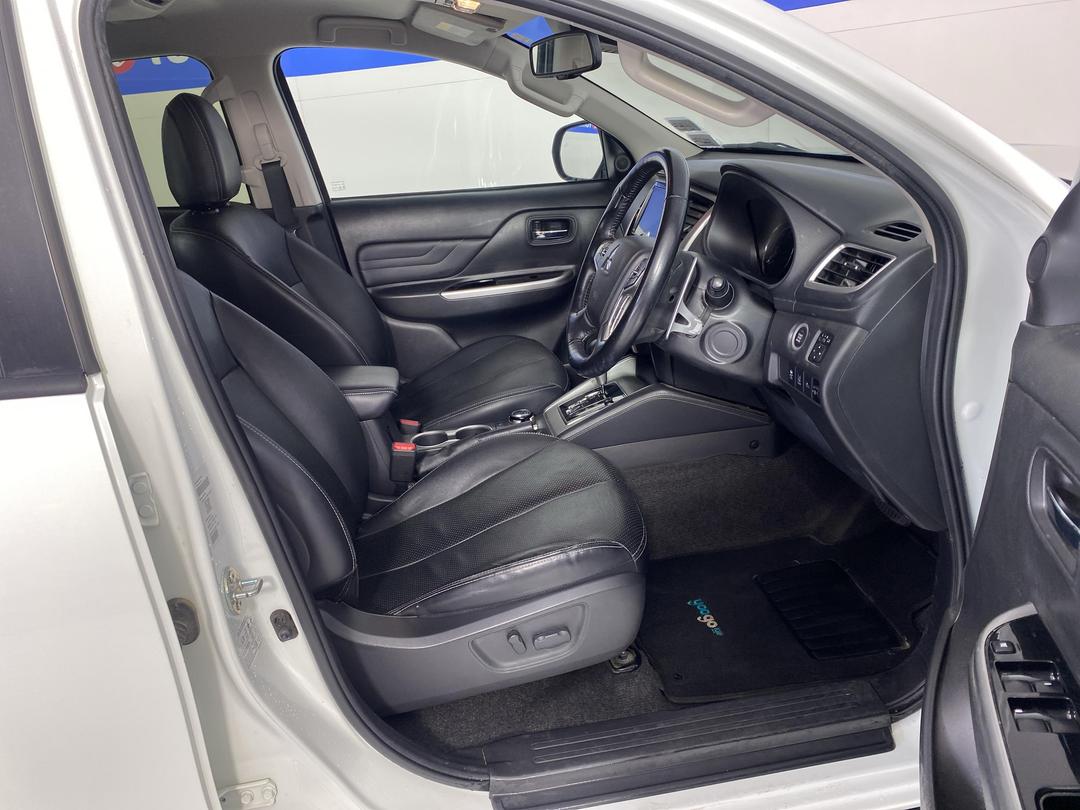 Photo '16' of Mitsubishi Triton