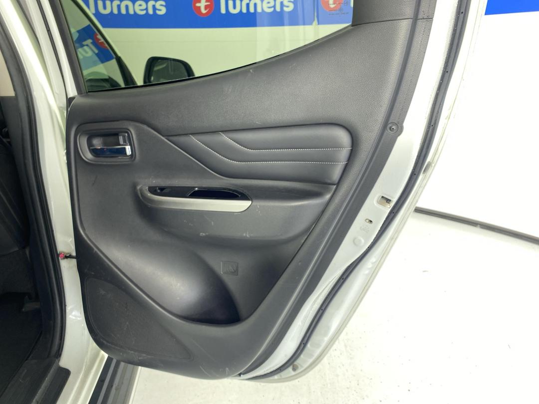 Photo '19' of Mitsubishi Triton