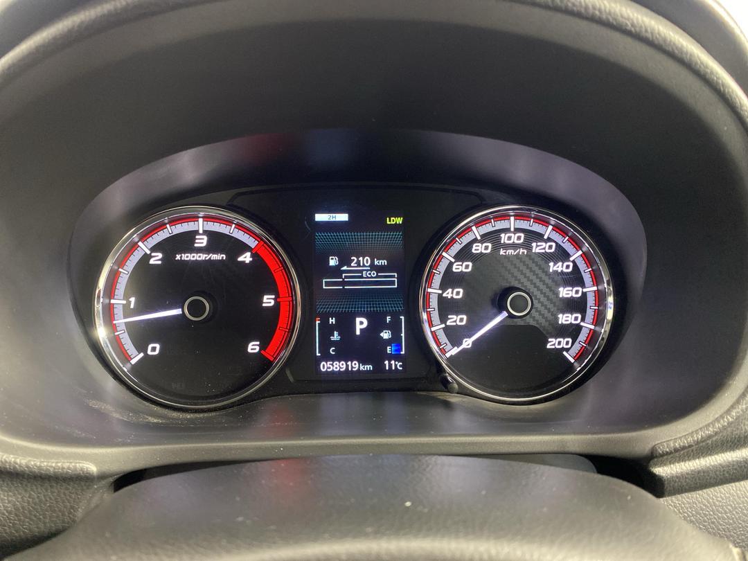 Photo '21' of Mitsubishi Triton