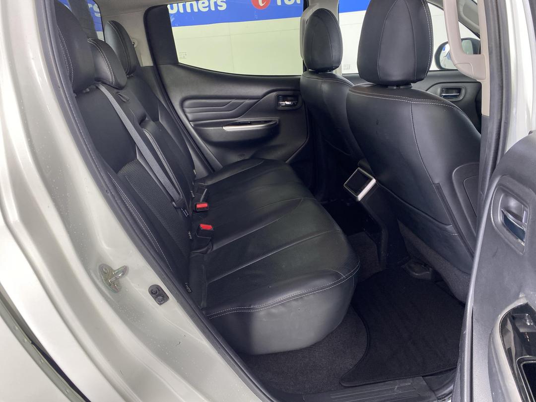 Photo '20' of Mitsubishi Triton