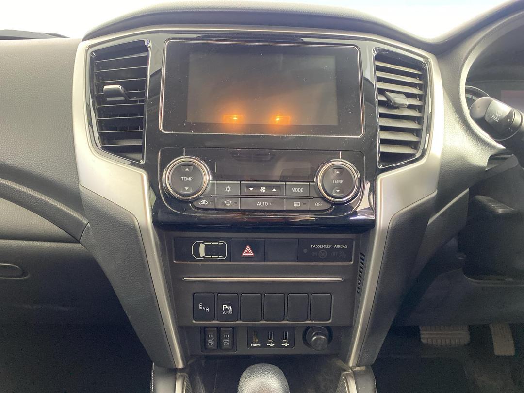 Photo '18' of Mitsubishi Triton