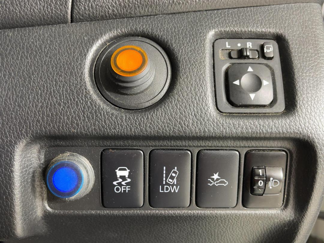Photo '23' of Mitsubishi Triton