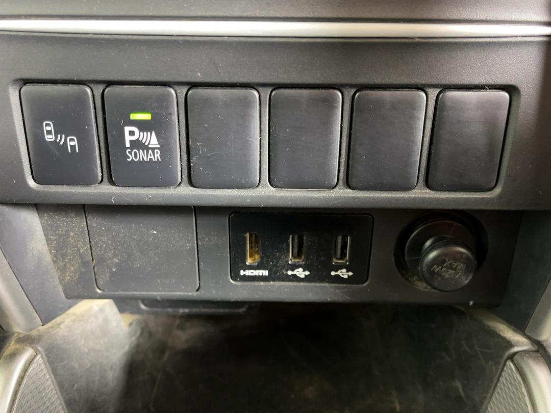 Photo '27' of Mitsubishi Triton