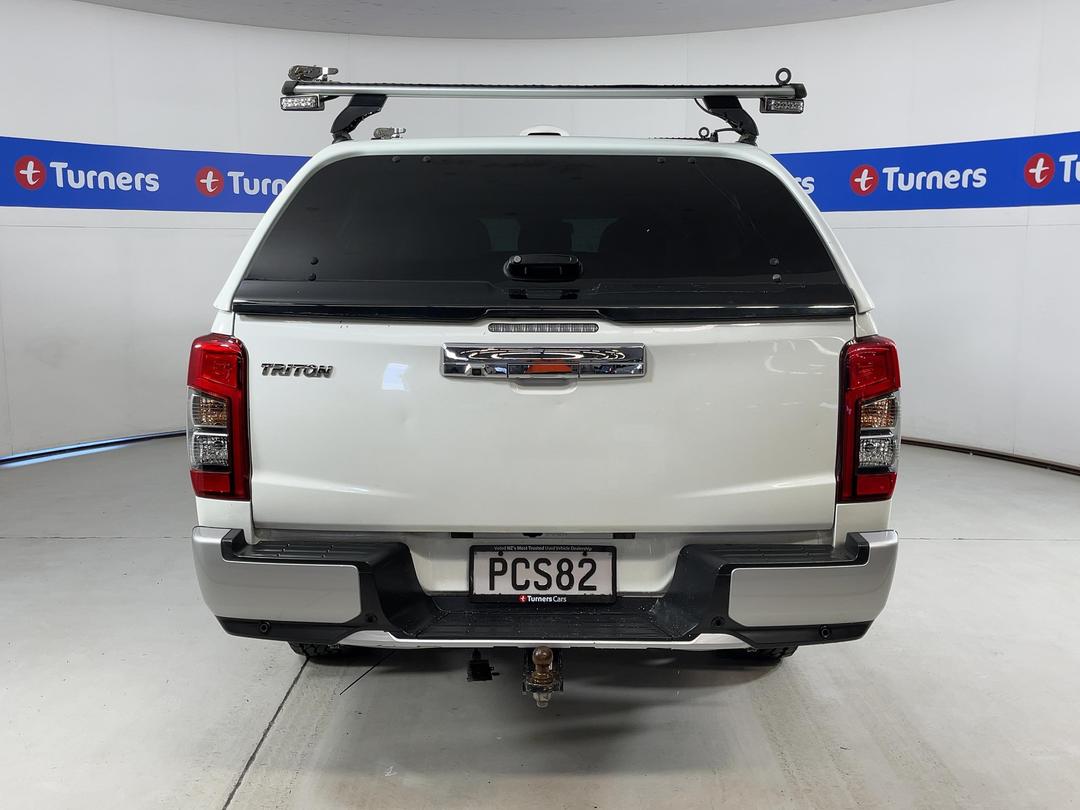 Photo '6' of Mitsubishi Triton