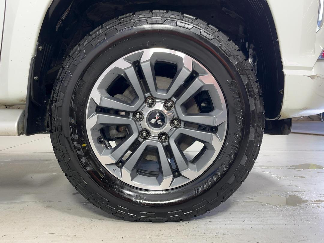 Photo '9' of Mitsubishi Triton