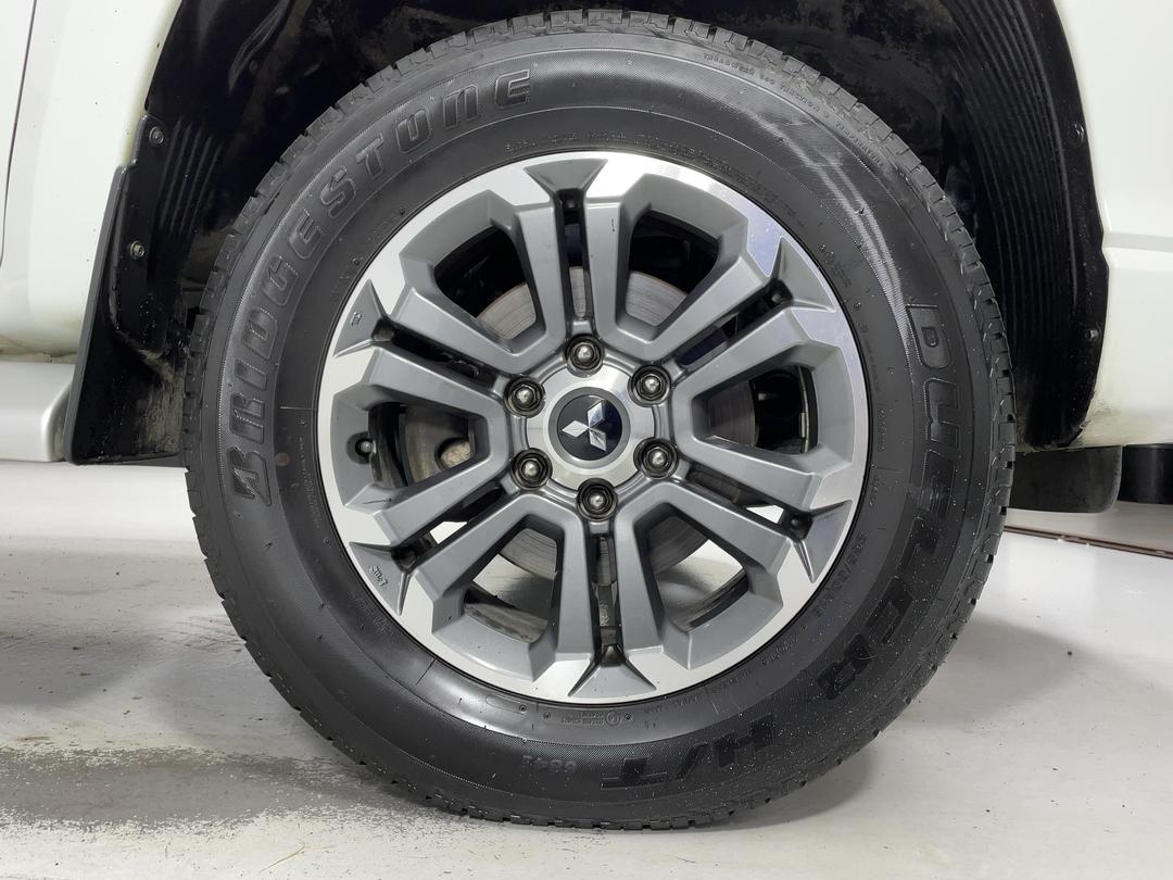 Photo '9' of Mitsubishi Triton