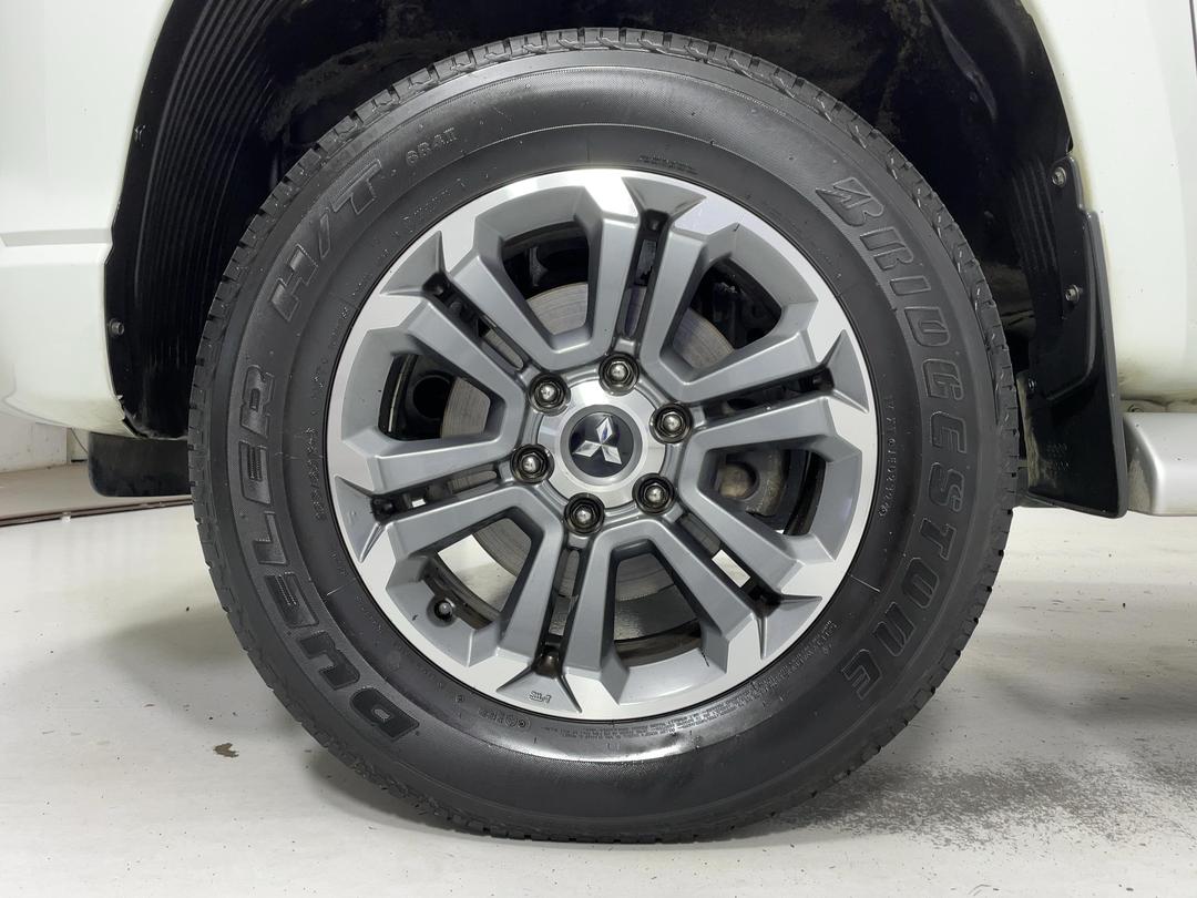 Photo '10' of Mitsubishi Triton