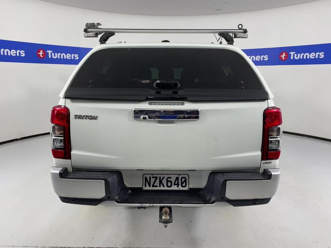 Photo '6' of Mitsubishi Triton