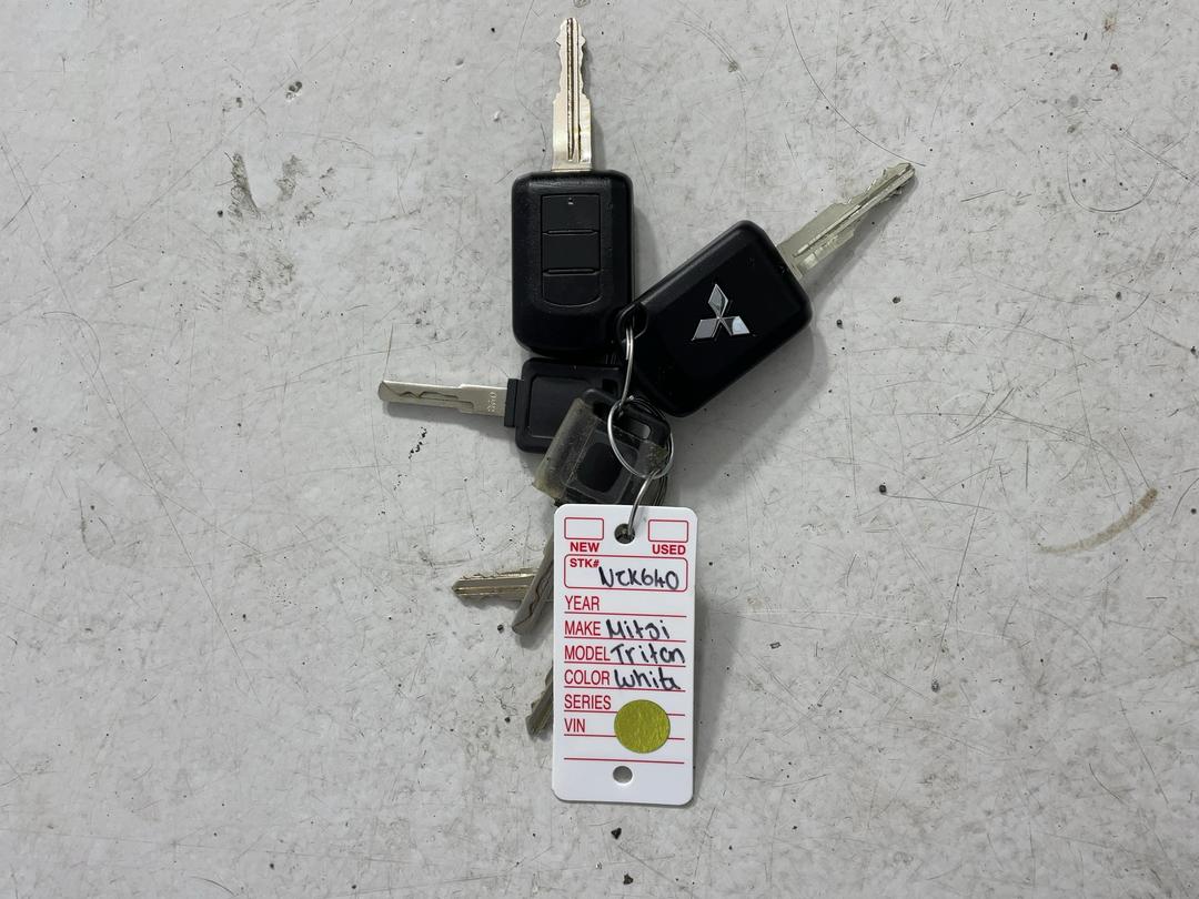 Photo '22' of Mitsubishi Triton