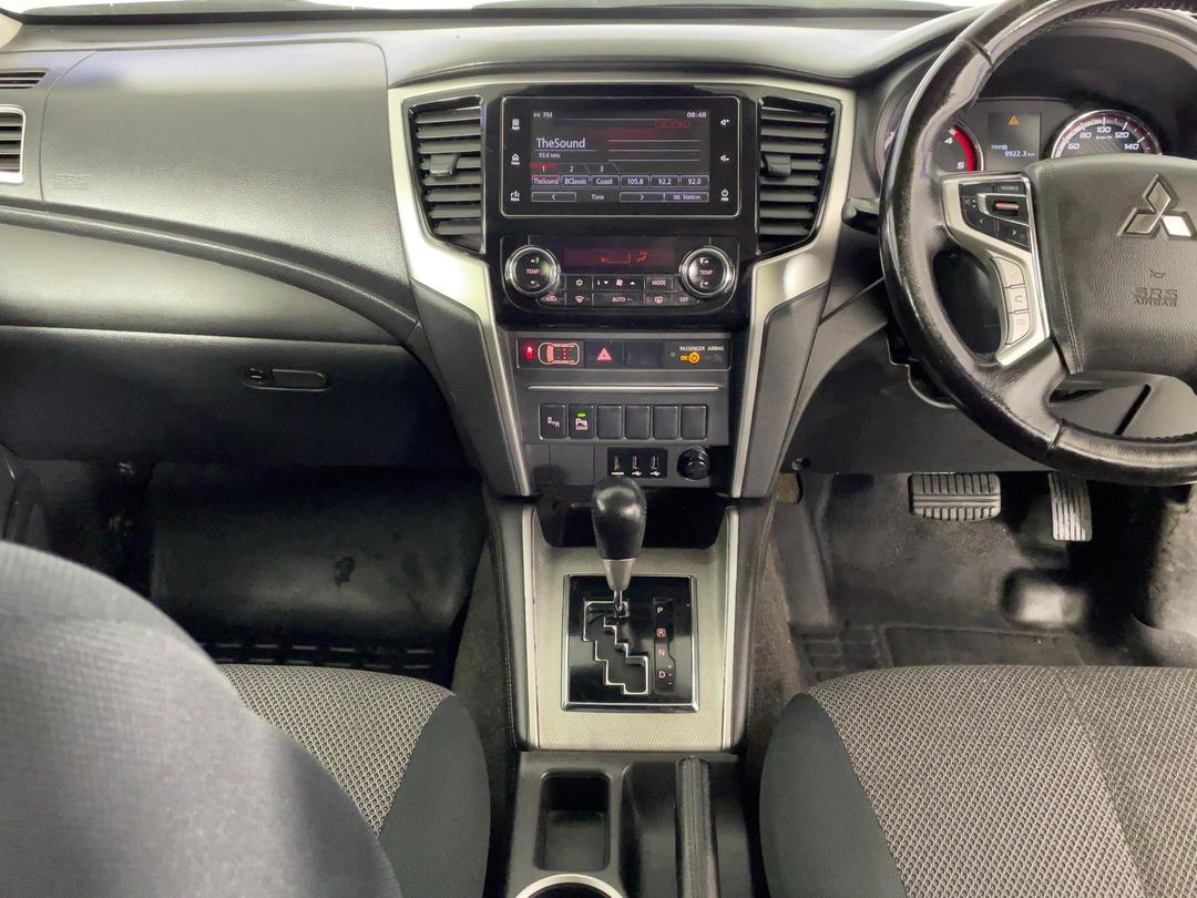 Photo '17' of Mitsubishi Triton