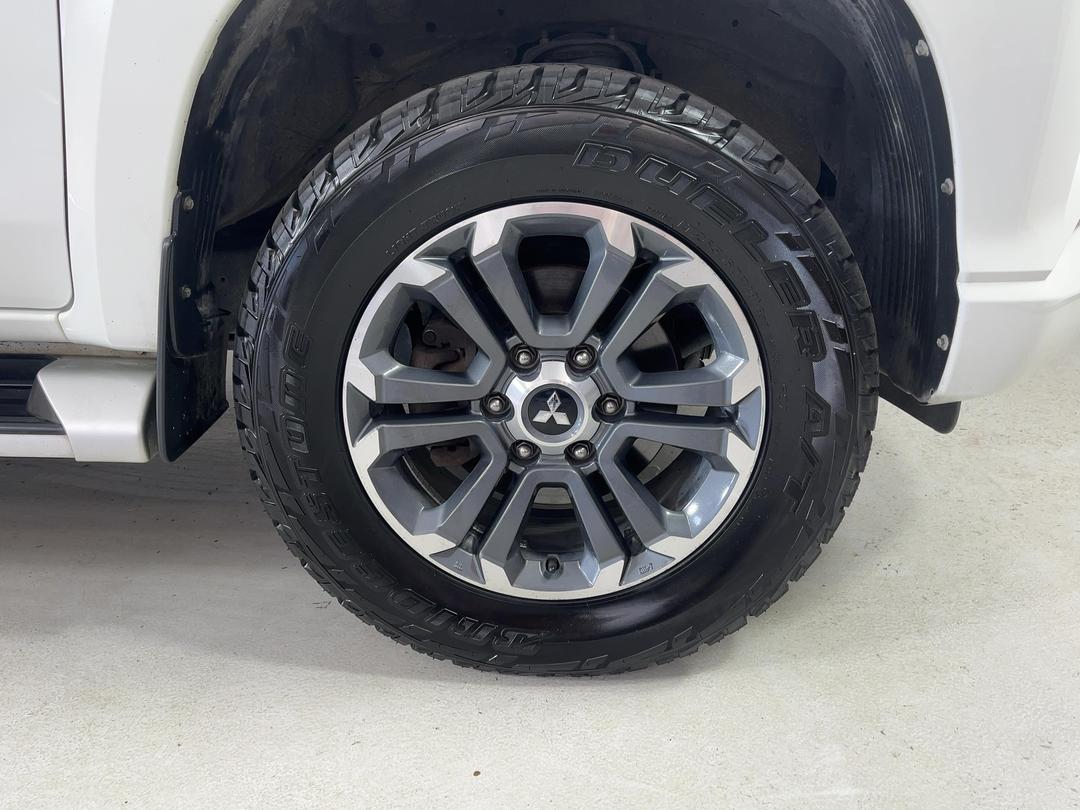 Photo '9' of Mitsubishi Triton