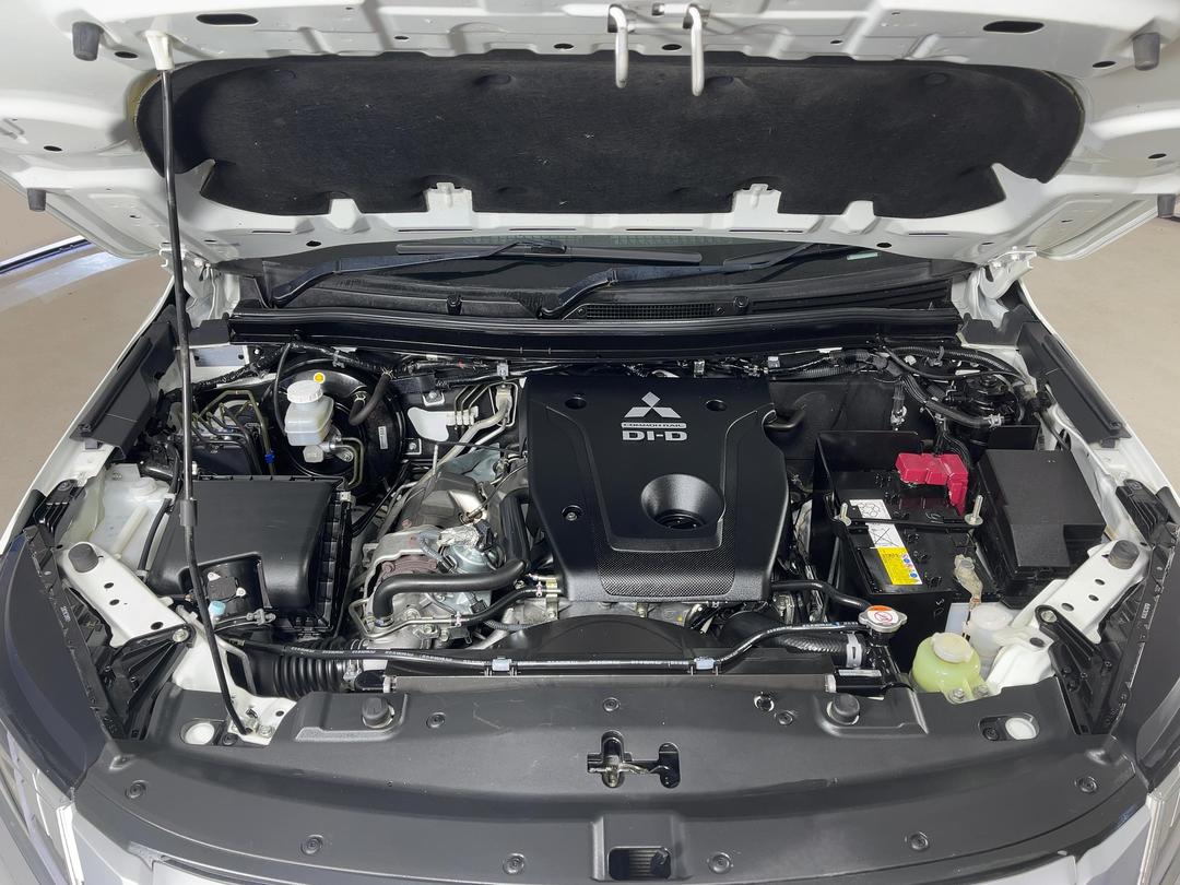 Photo '13' of Mitsubishi Triton