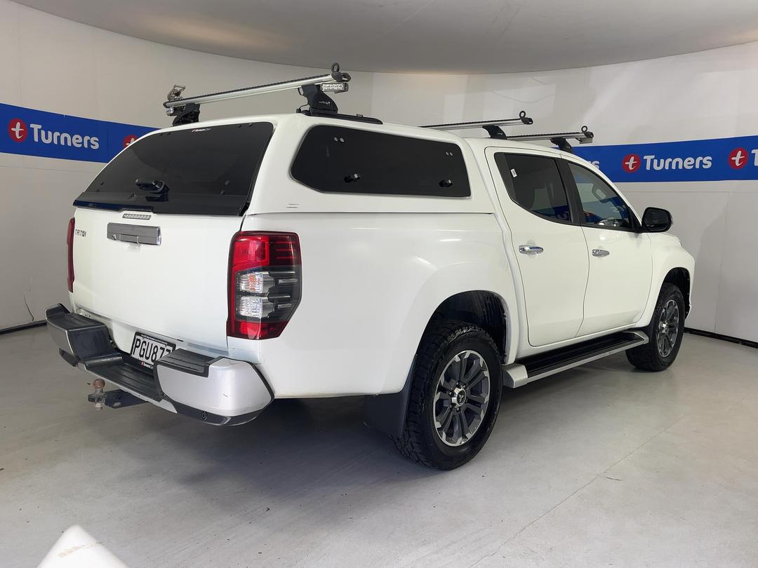 Photo '7' of Mitsubishi Triton