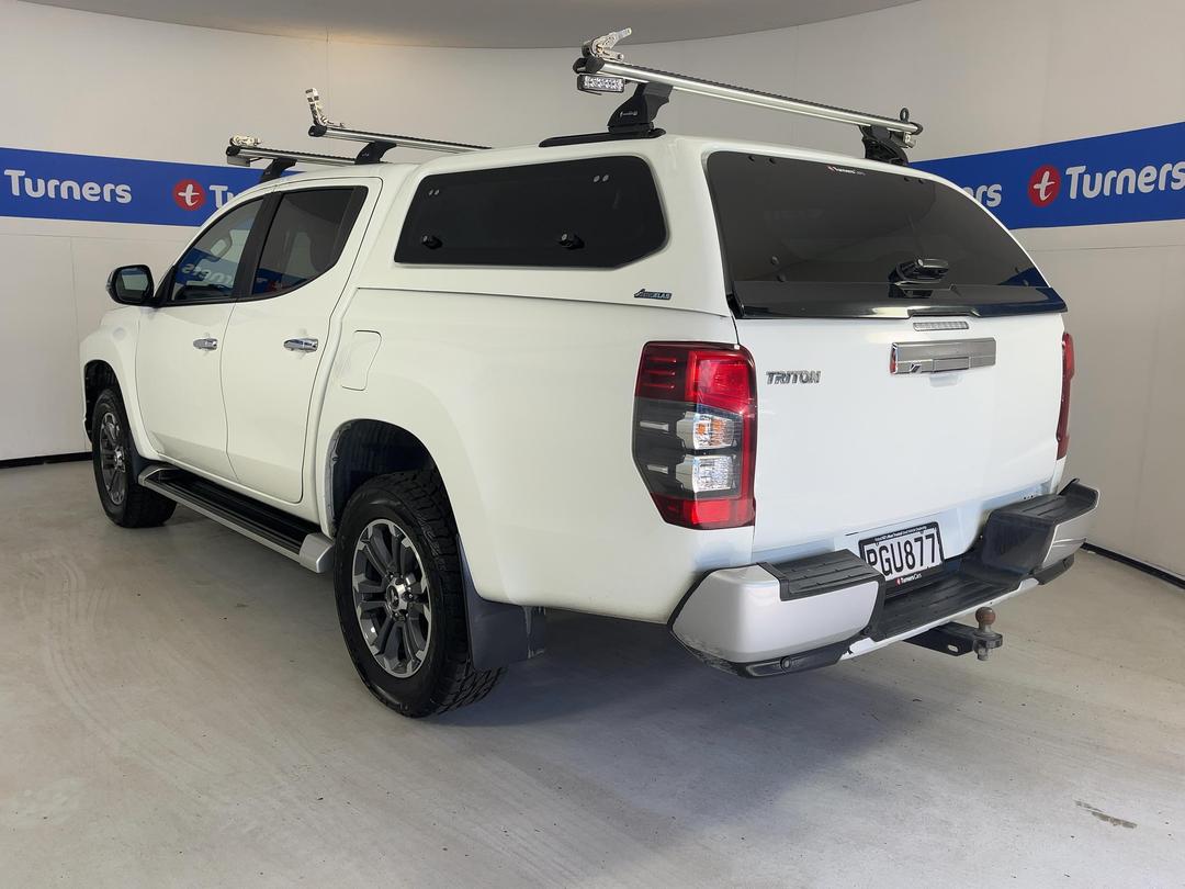 Photo '5' of Mitsubishi Triton