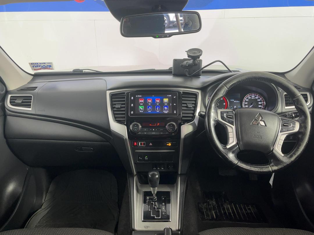 Photo '17' of Mitsubishi Triton