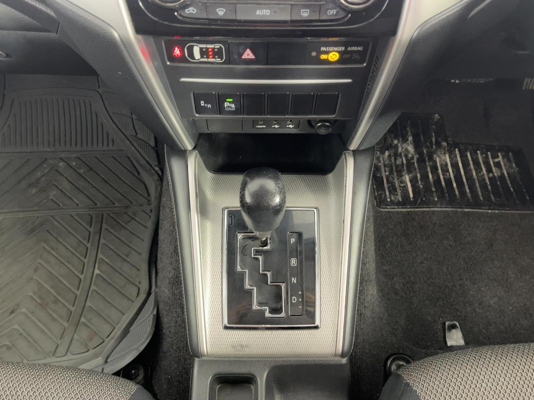 Photo '18' of Mitsubishi Triton