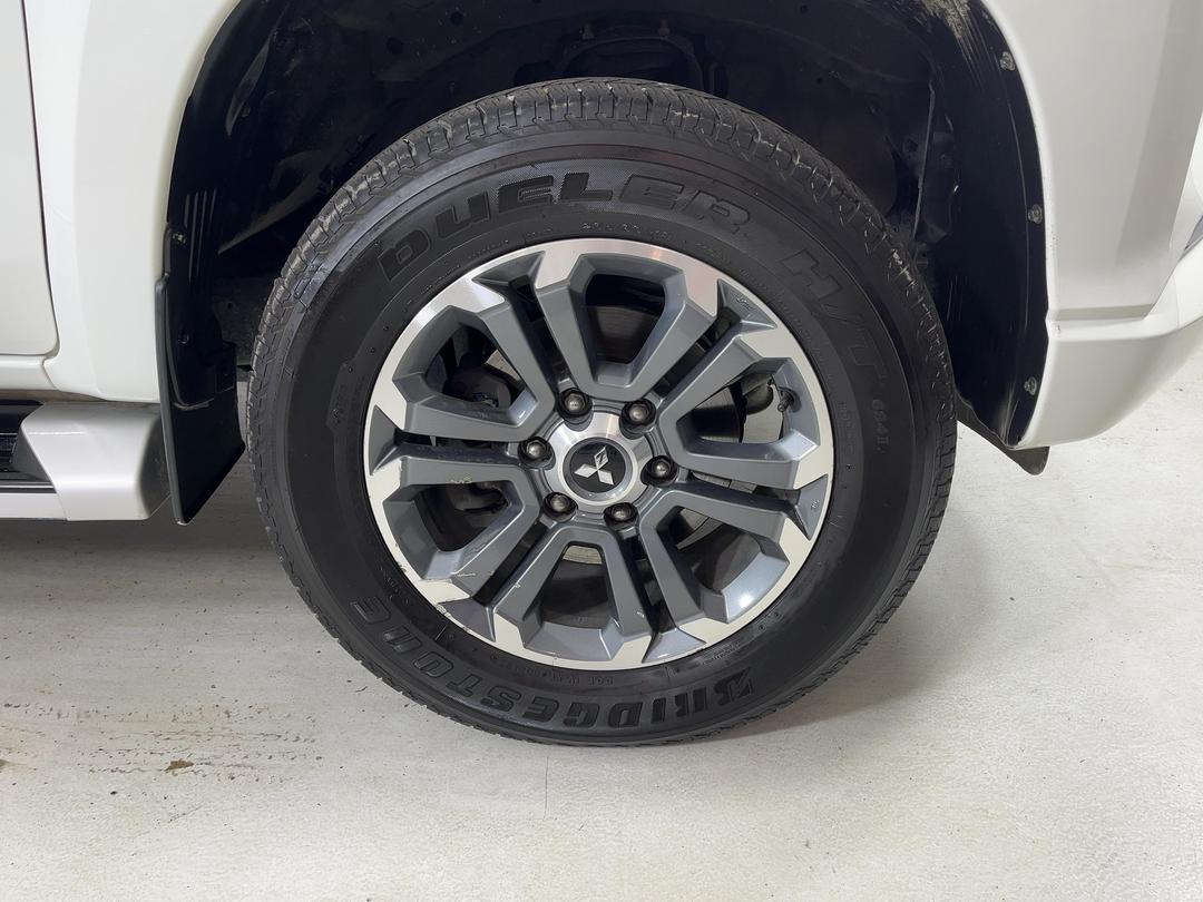 Photo '9' of Mitsubishi Triton