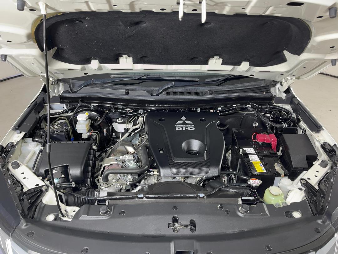Photo '13' of Mitsubishi Triton