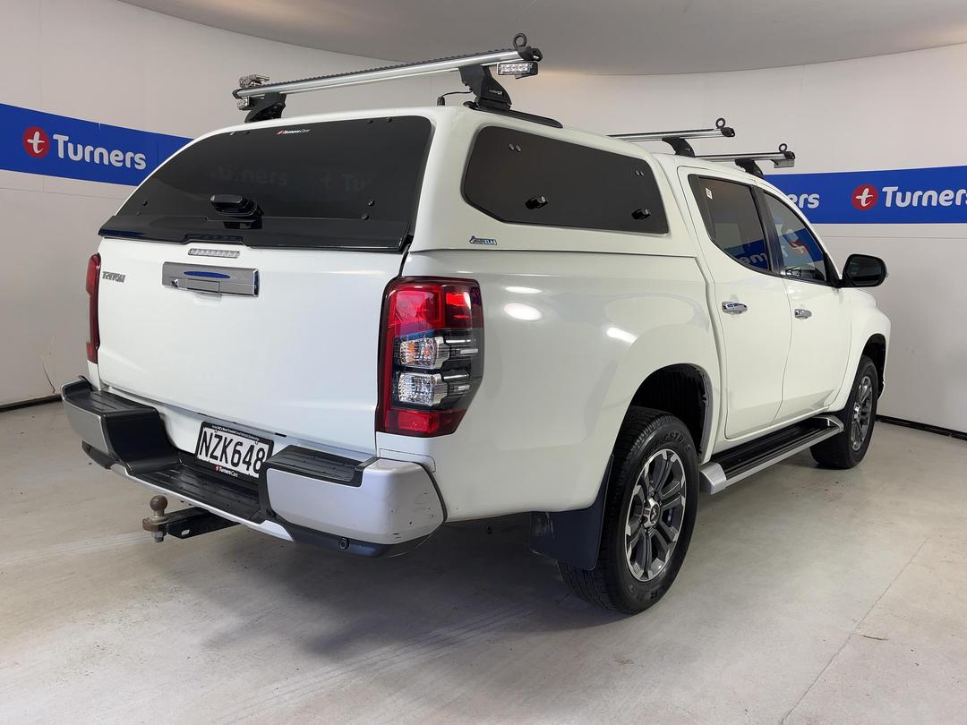 Photo '7' of Mitsubishi Triton