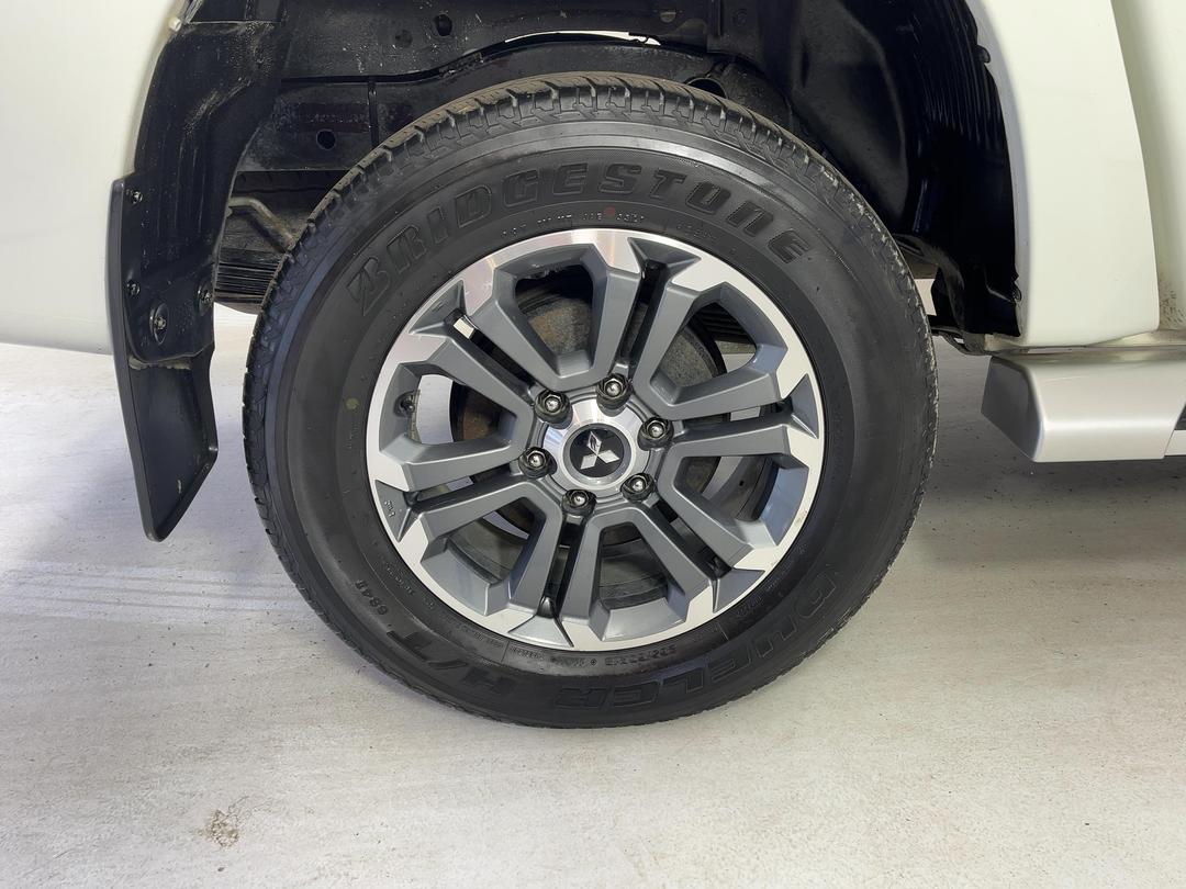 Photo '12' of Mitsubishi Triton