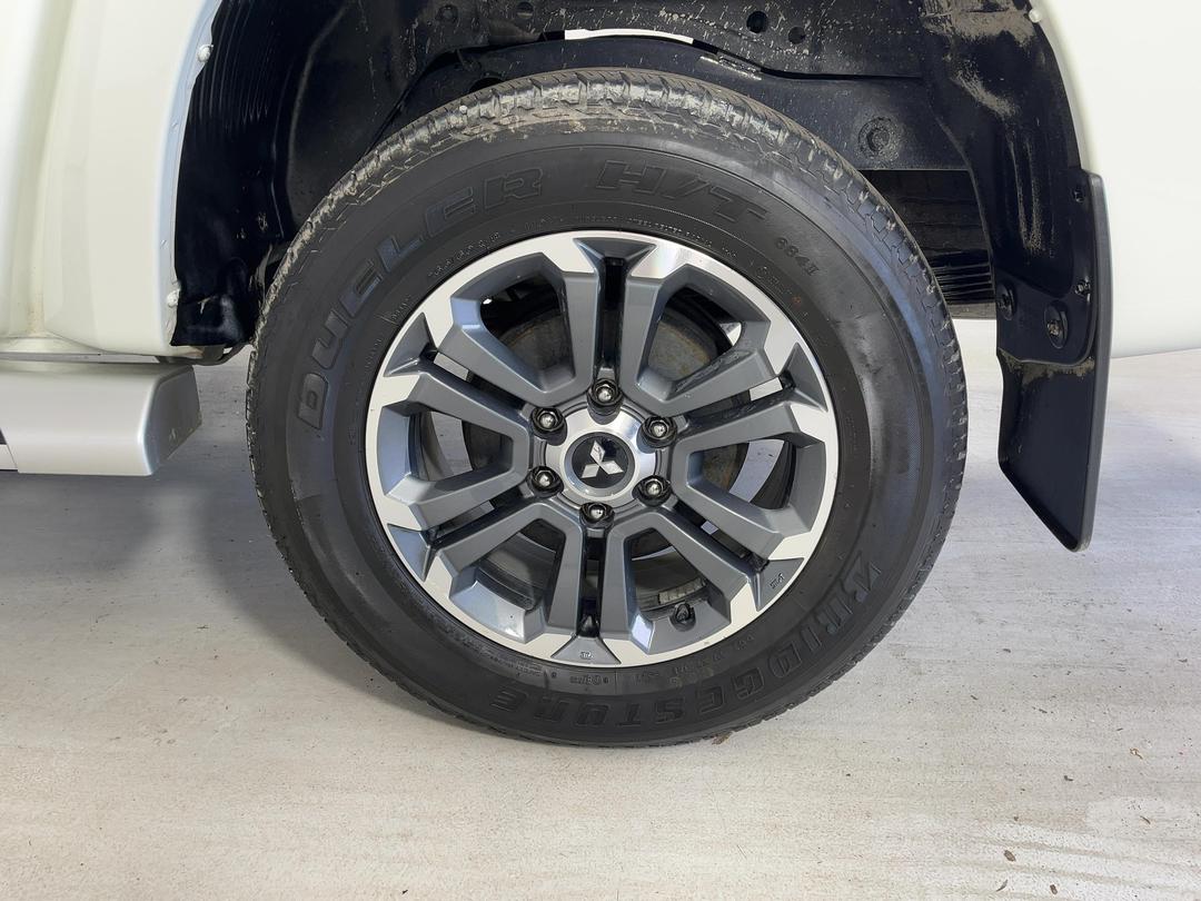 Photo '11' of Mitsubishi Triton
