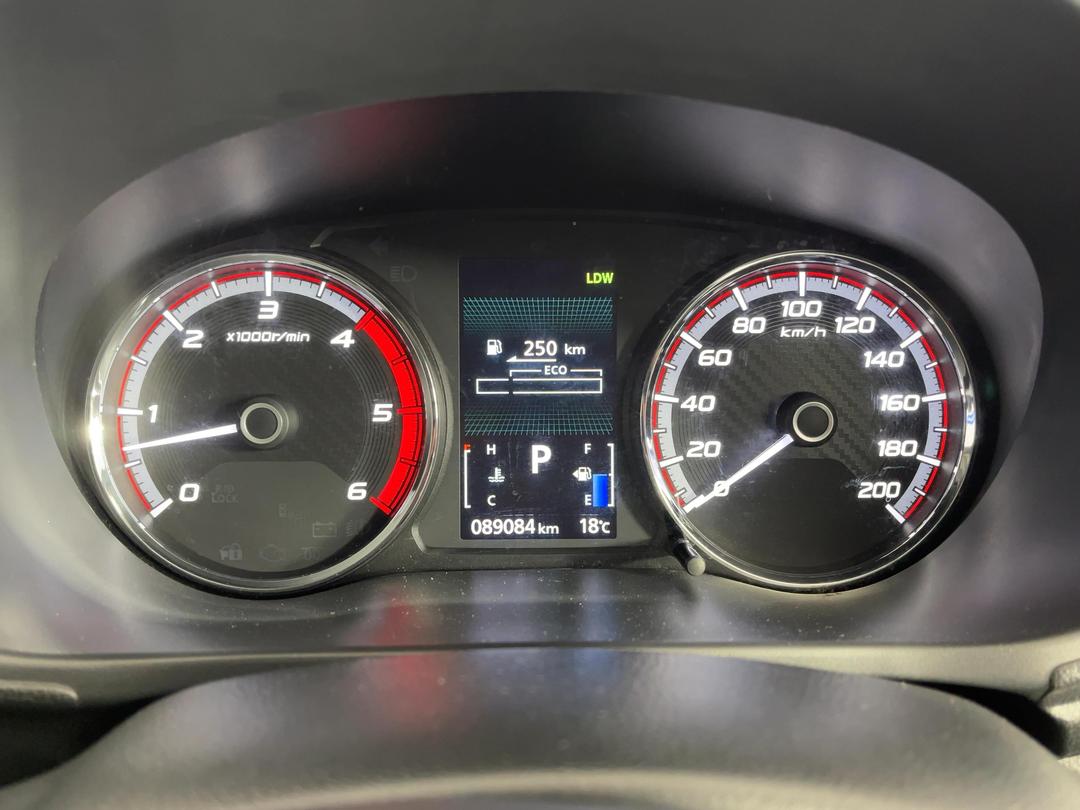 Photo '21' of Mitsubishi Triton