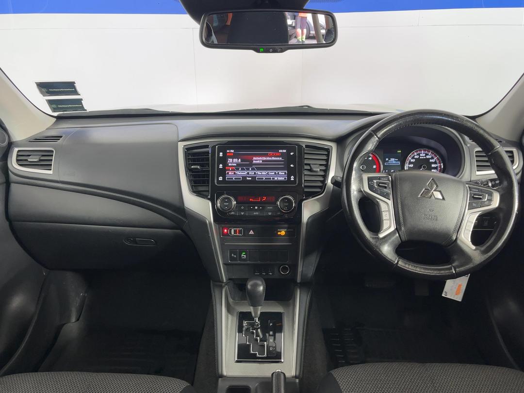 Photo '17' of Mitsubishi Triton