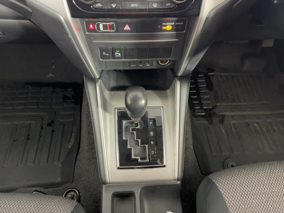Photo '18' of Mitsubishi Triton