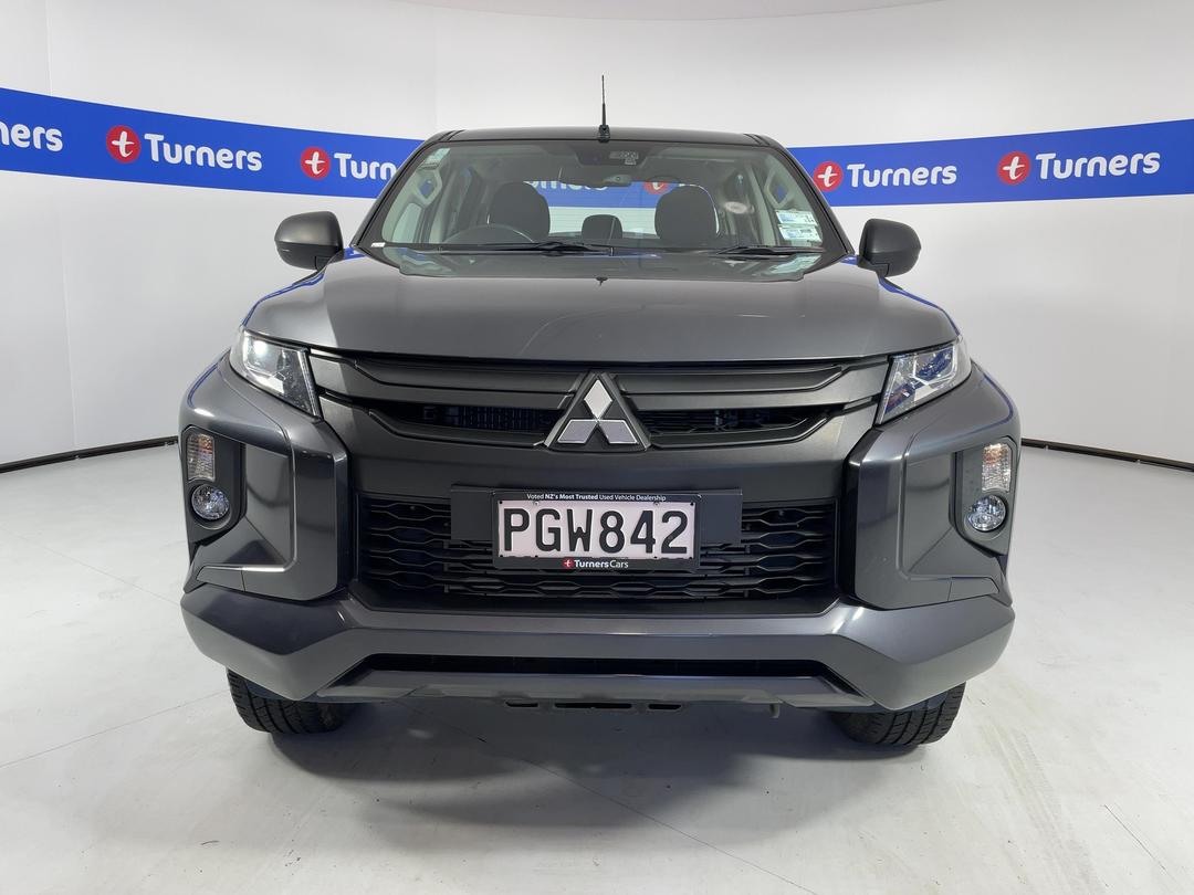 Photo '2' of Mitsubishi Triton