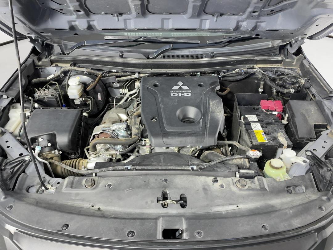 Photo '13' of Mitsubishi Triton