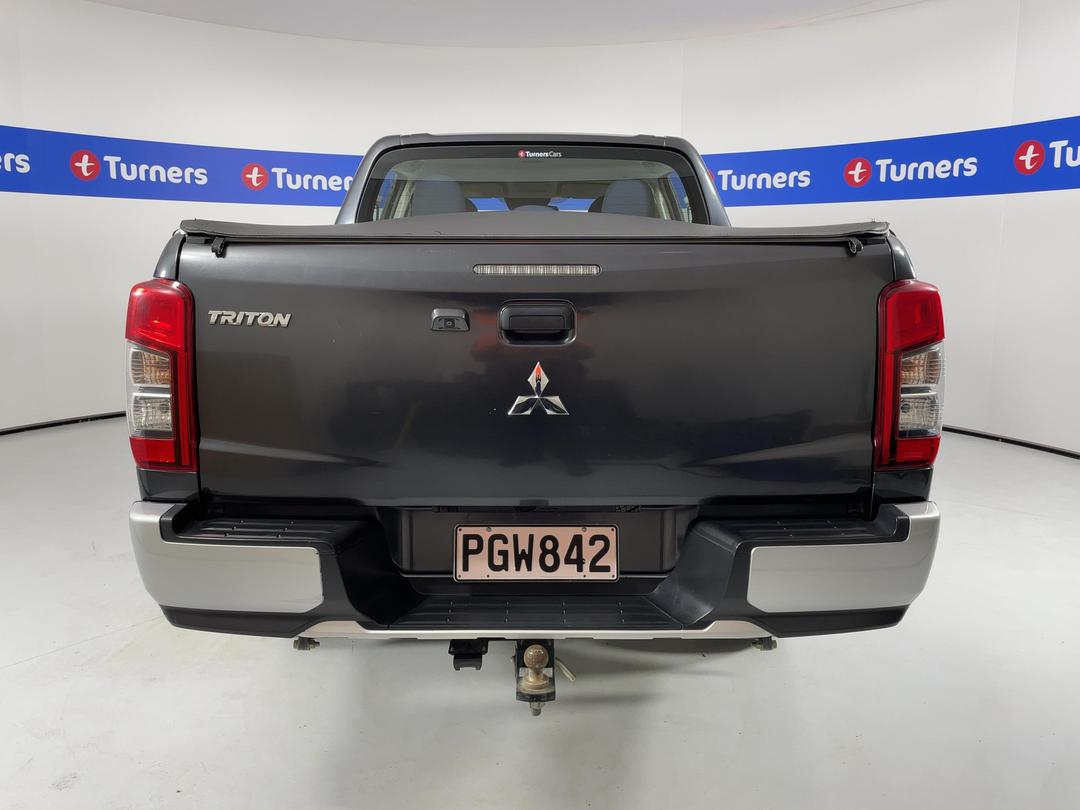 Photo '6' of Mitsubishi Triton