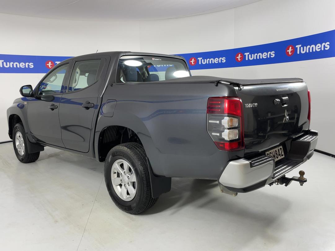 Photo '5' of Mitsubishi Triton
