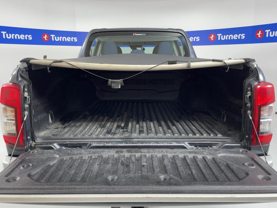 Photo '14' of Mitsubishi Triton