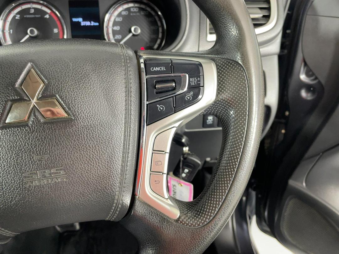 Photo '24' of Mitsubishi Triton