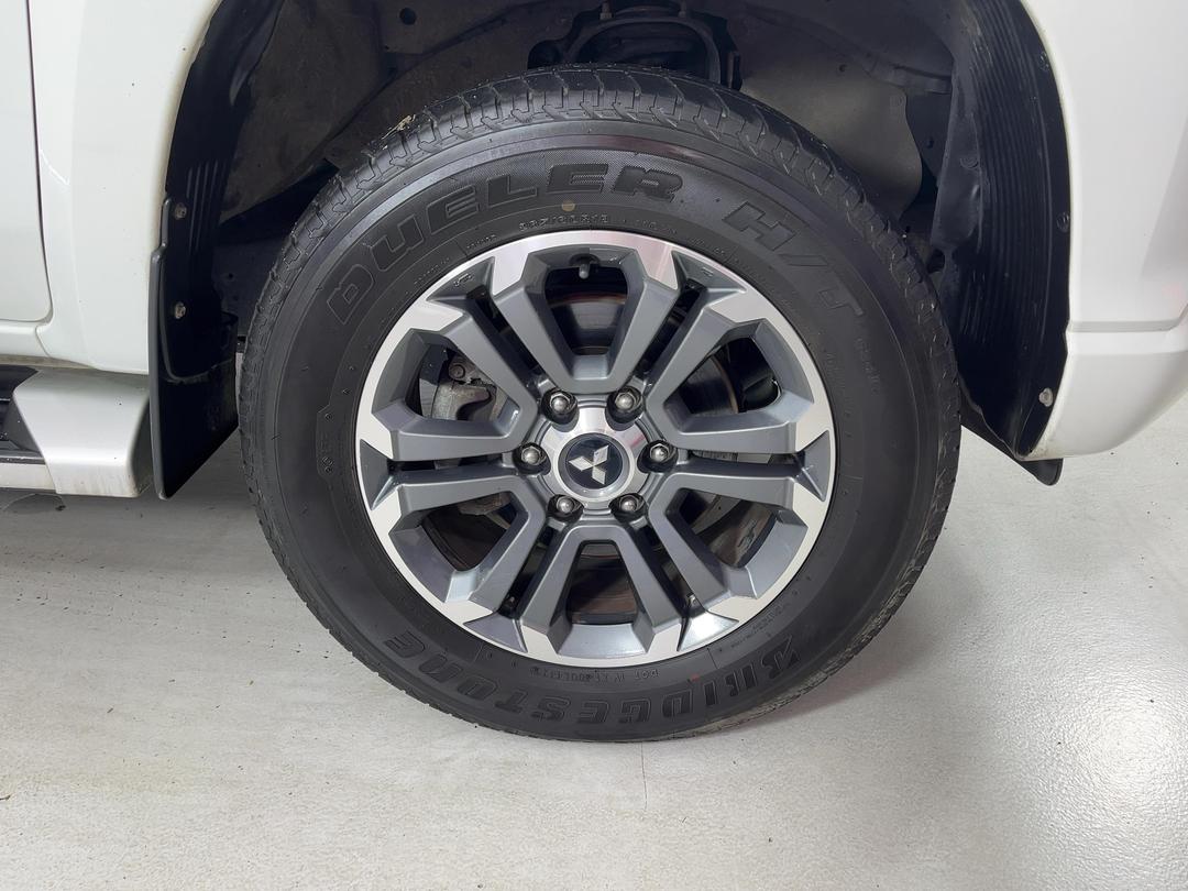 Photo '9' of Mitsubishi Triton