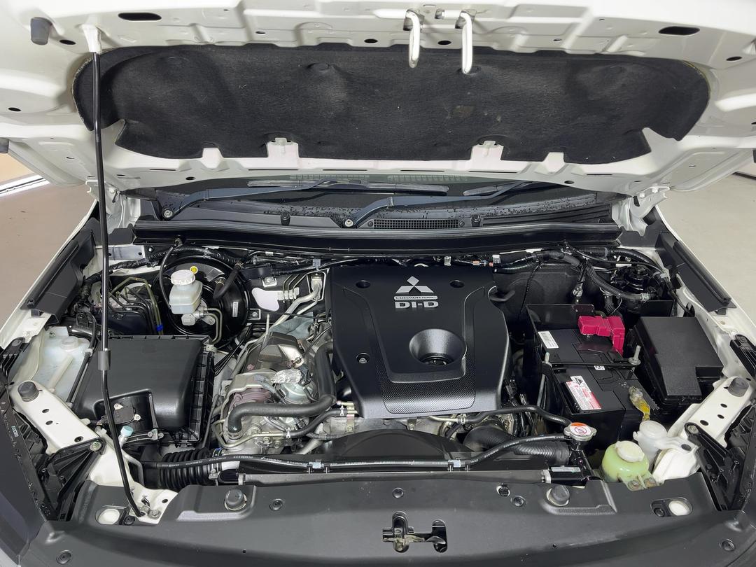 Photo '13' of Mitsubishi Triton