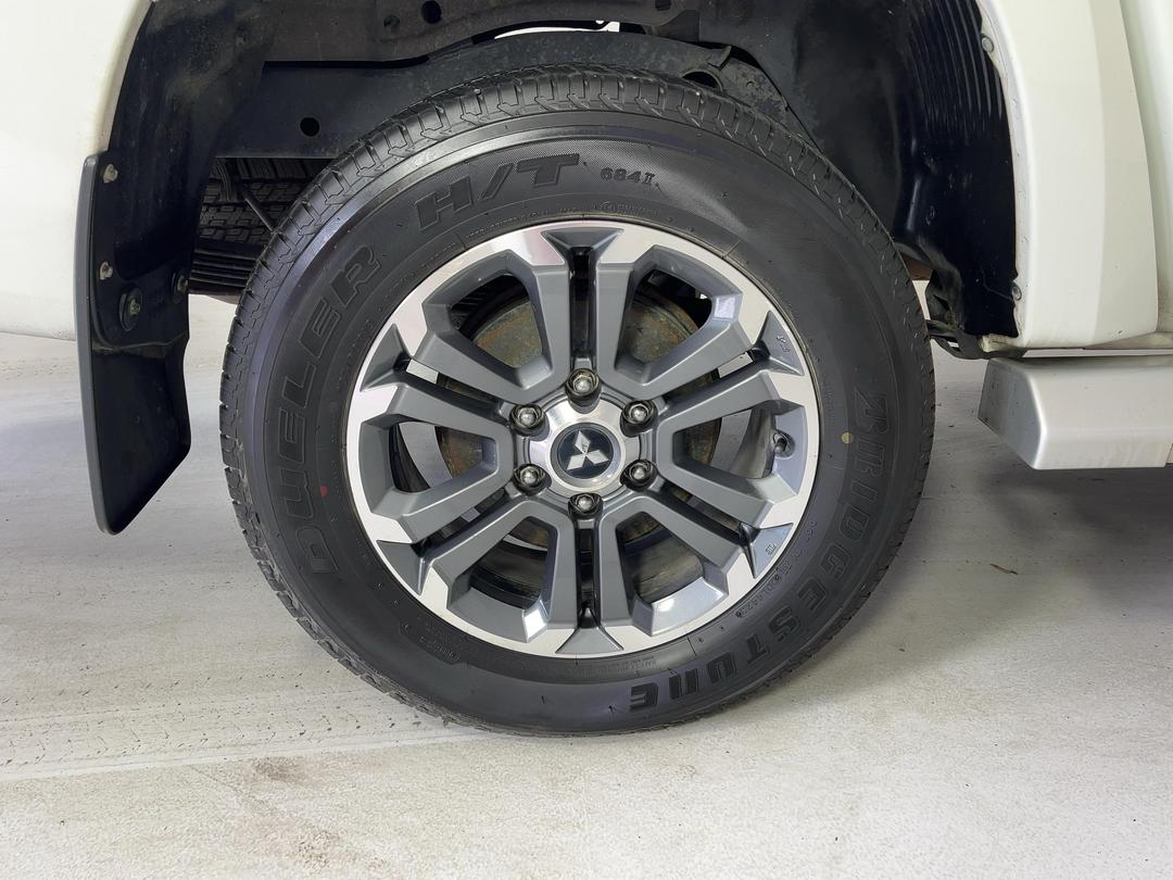 Photo '12' of Mitsubishi Triton