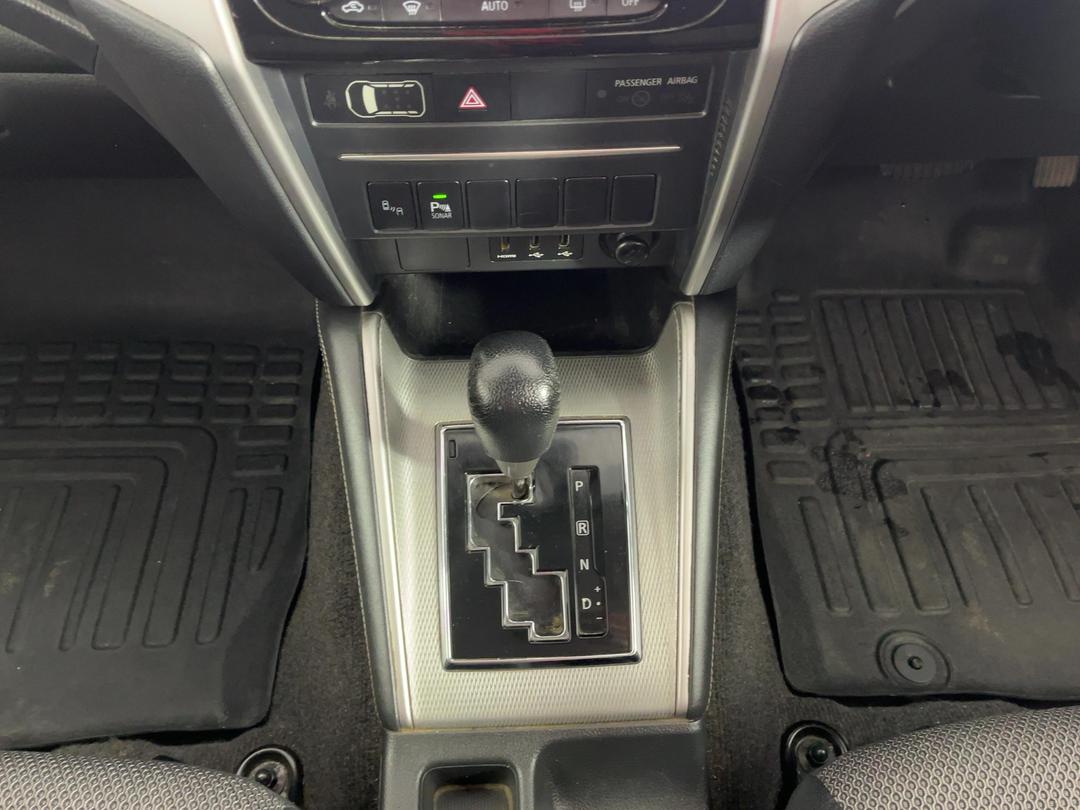 Photo '18' of Mitsubishi Triton