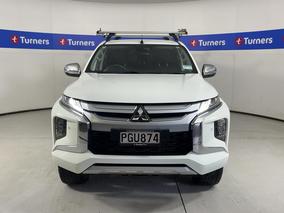 Photo '2' of Mitsubishi Triton