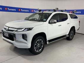 Photo '4' of Mitsubishi Triton