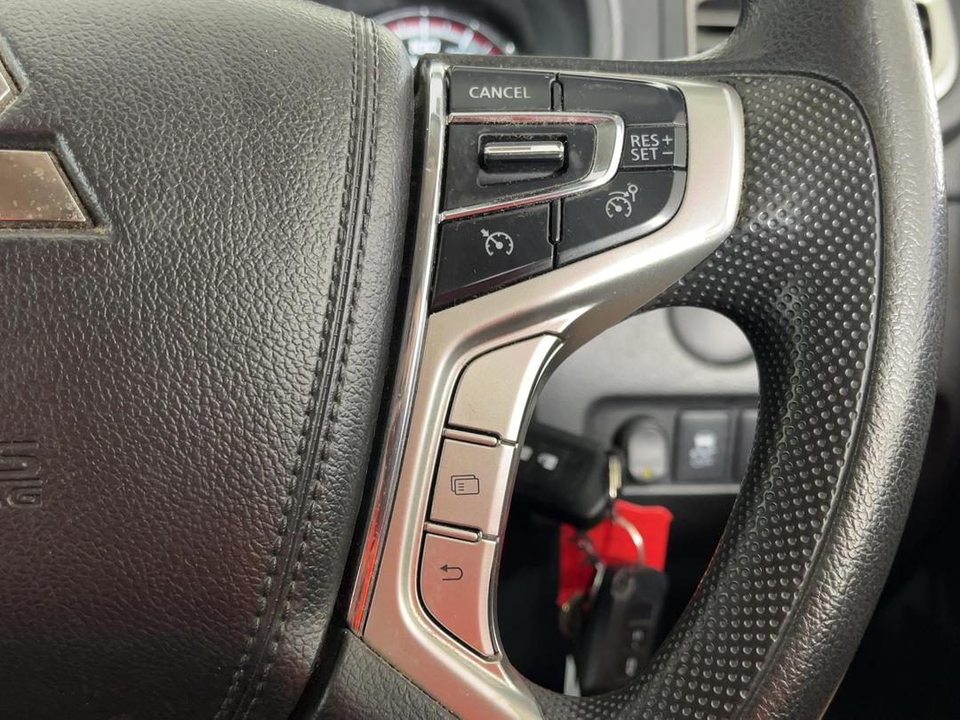 Photo '24' of Mitsubishi Triton