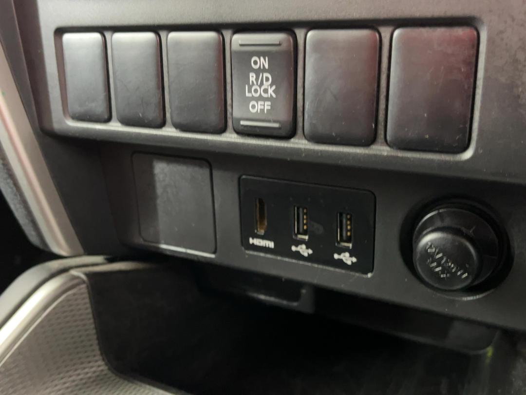 Photo '27' of Mitsubishi Triton