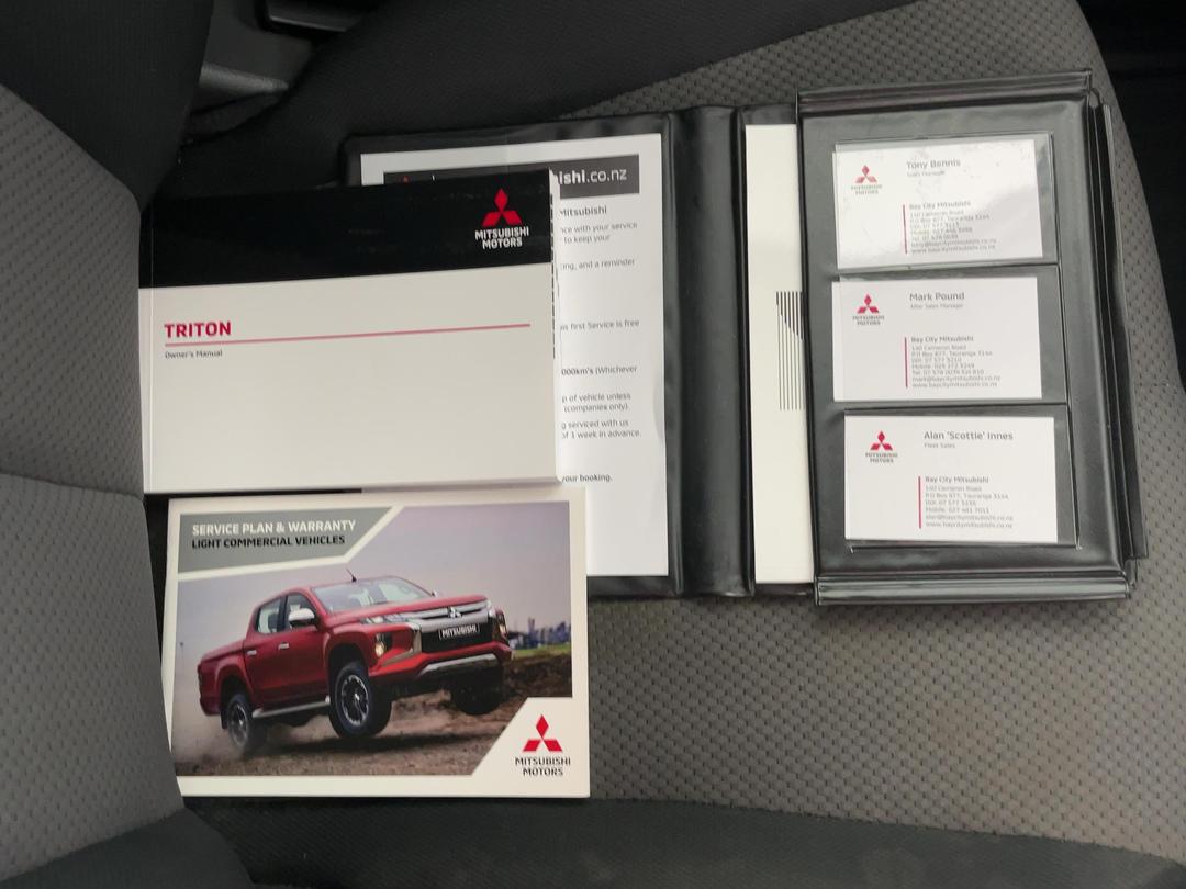 Photo '28' of Mitsubishi Triton