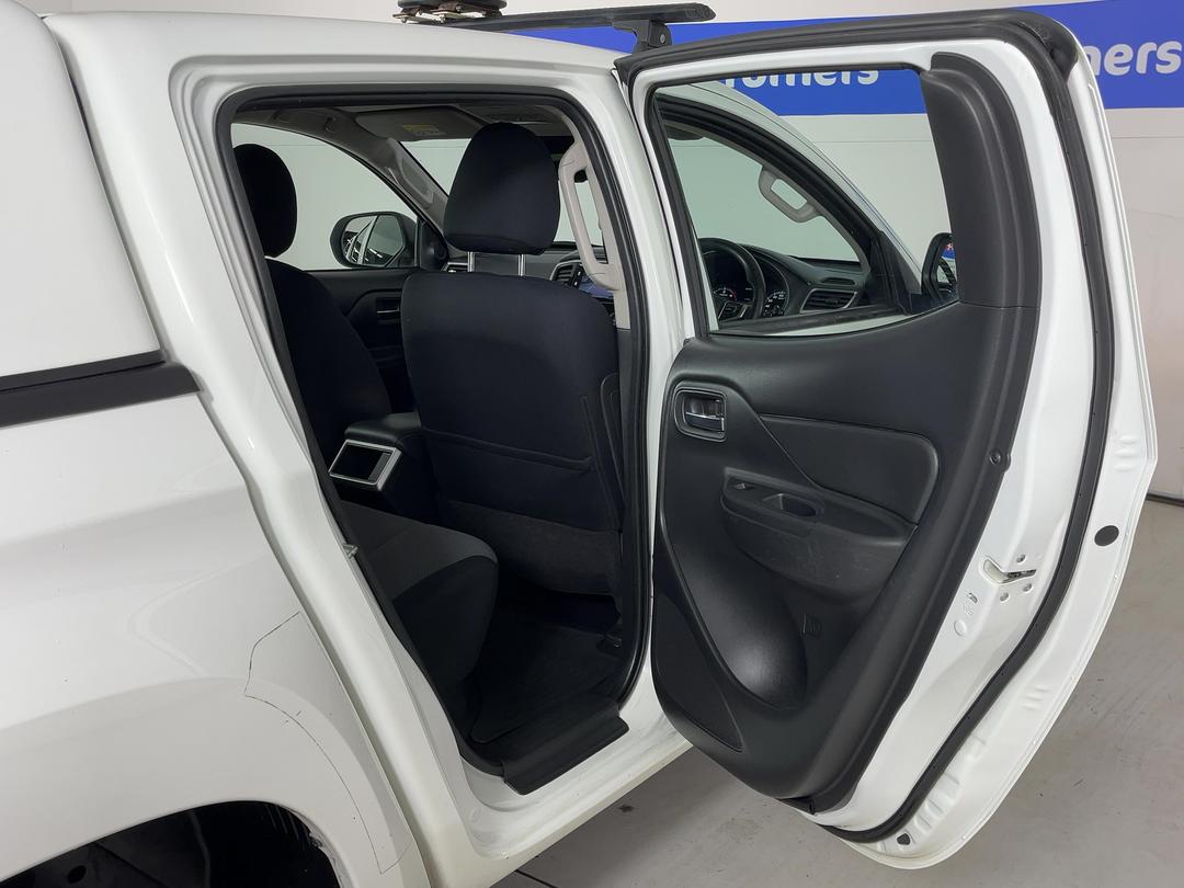 Photo '19' of Mitsubishi Triton
