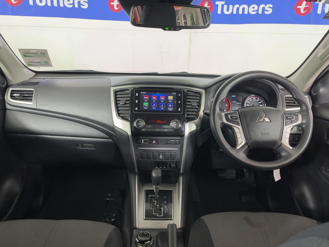 Photo '17' of Mitsubishi Triton