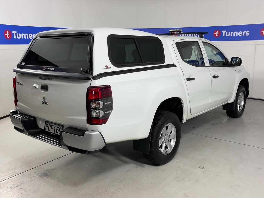 Photo '7' of Mitsubishi Triton